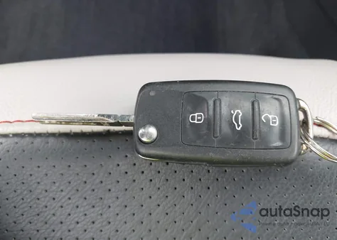 2014 Volkswagen Beetle 2.0T R-Line из США, поврежденный, VIN 3VW4T7AT9EM631261